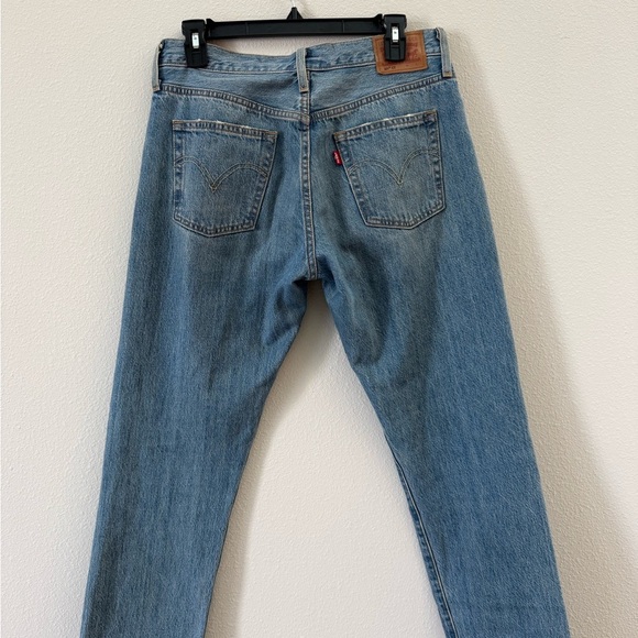Levi's 501 Light Blue Denim Jeans with Tan Label - Picture 3 of 7